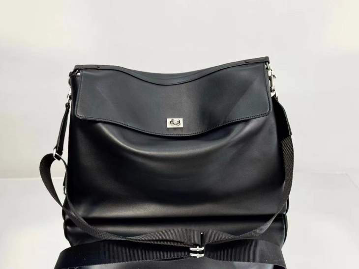 Picture of Balenciaga Handbags _SKUfw241227192fw